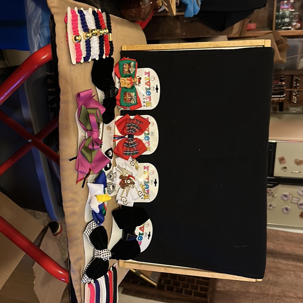Lot 1 - hair accessories